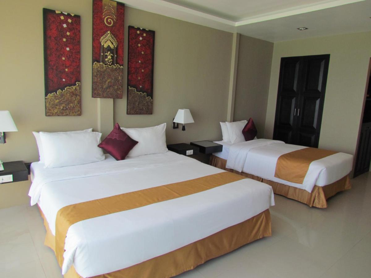 The Front Hotel And Apartments Patong Bagian luar foto