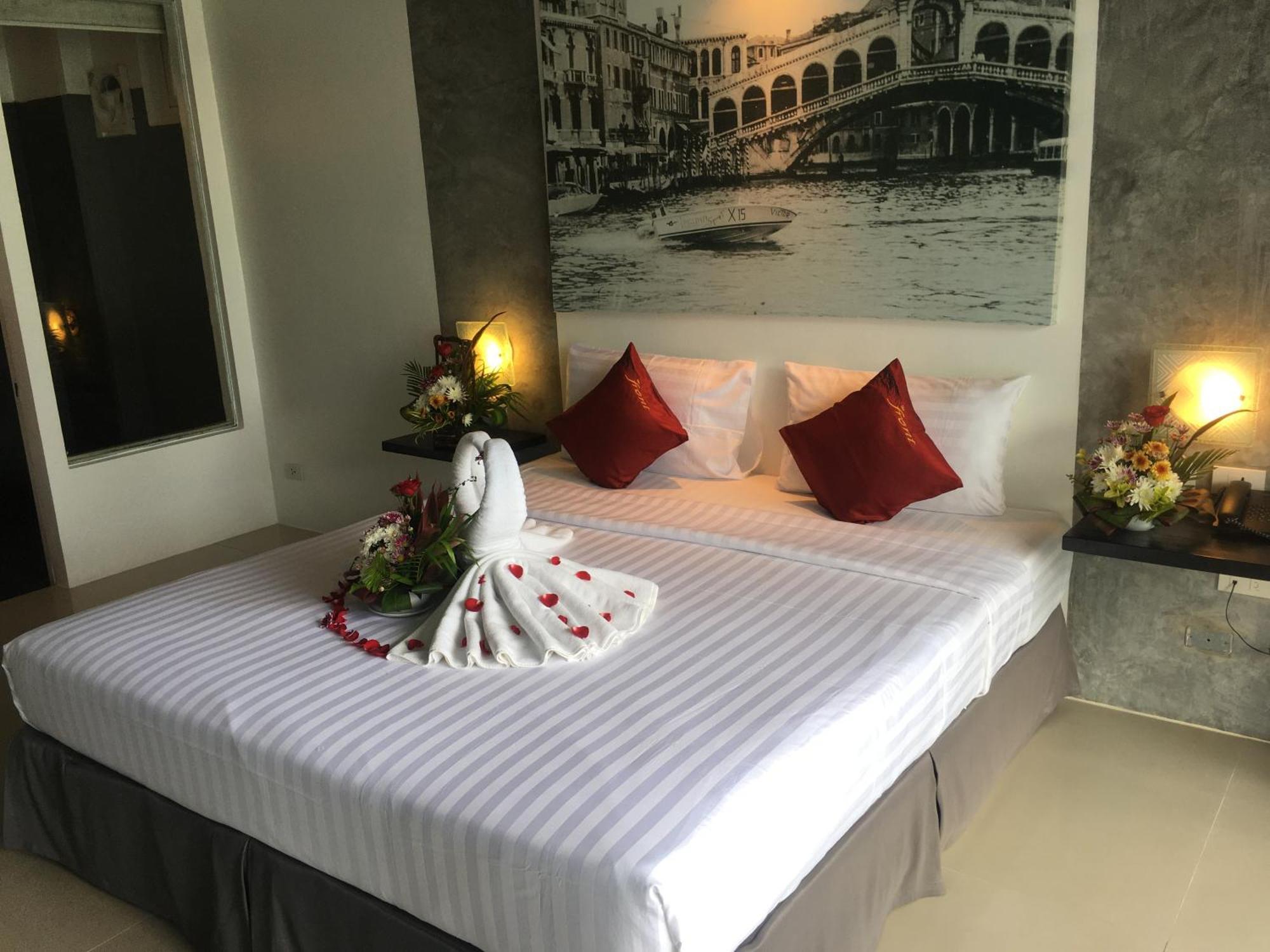 The Front Hotel And Apartments Patong Ruang foto