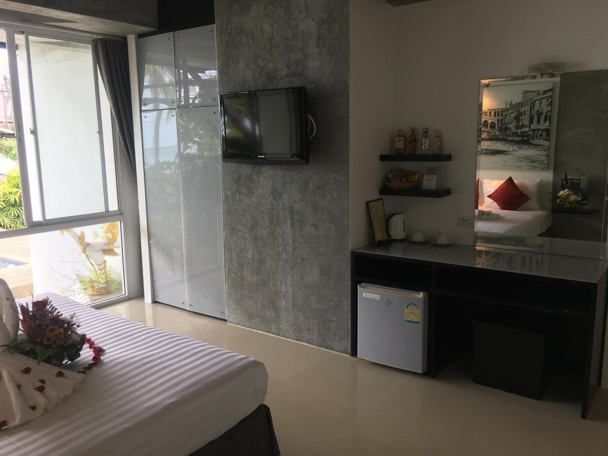The Front Hotel And Apartments Patong Ruang foto